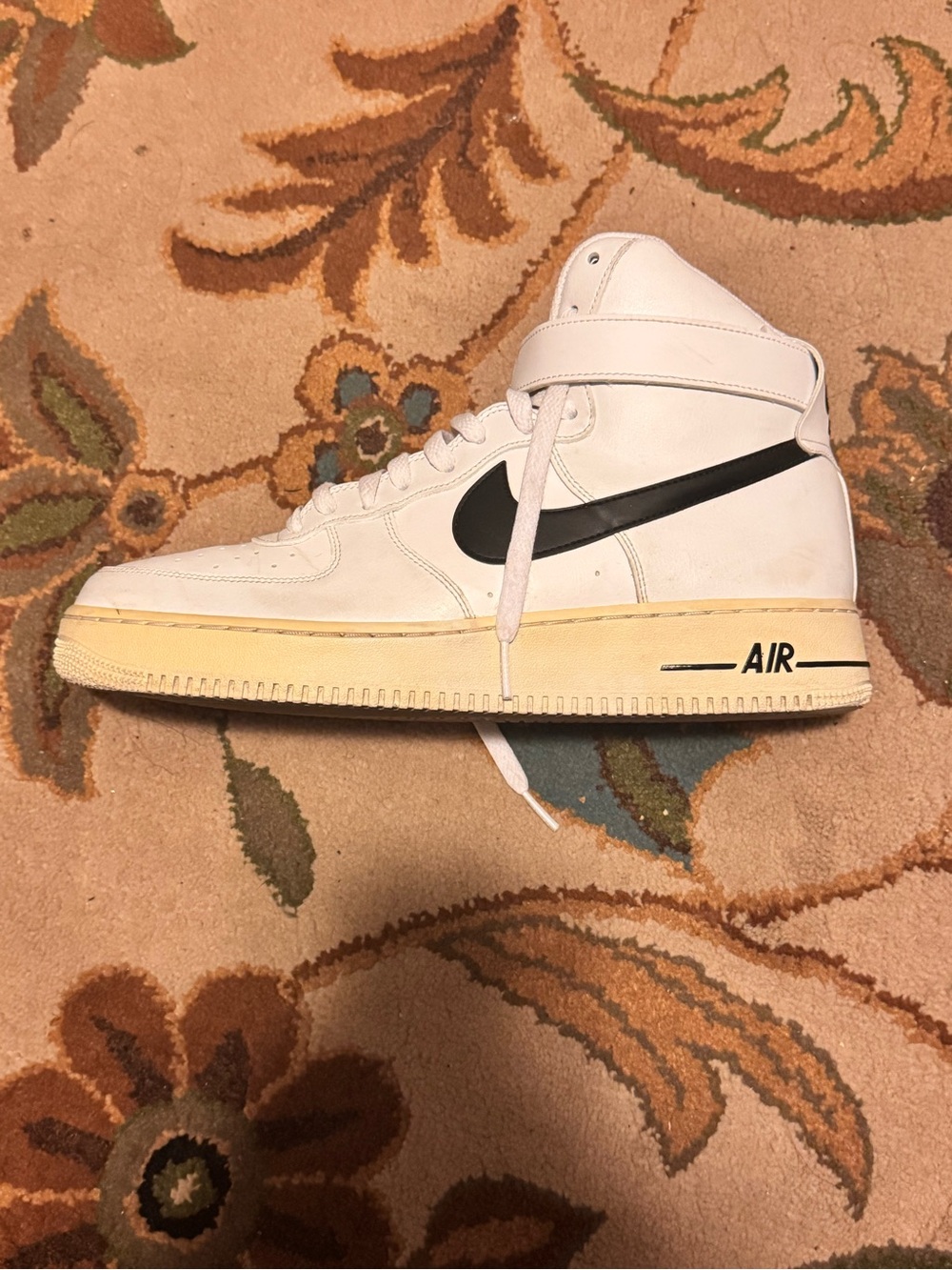 Nike Air Force 1 High while black Sneaker with Black Swoosh